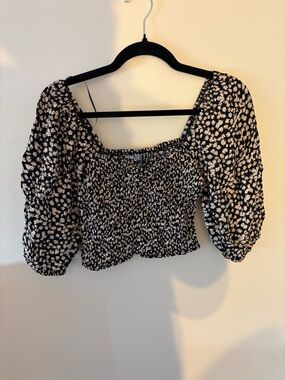 Audrey 3+1 Black and White Floral Puff-Sleeve Smocked Crop Top Size Medium